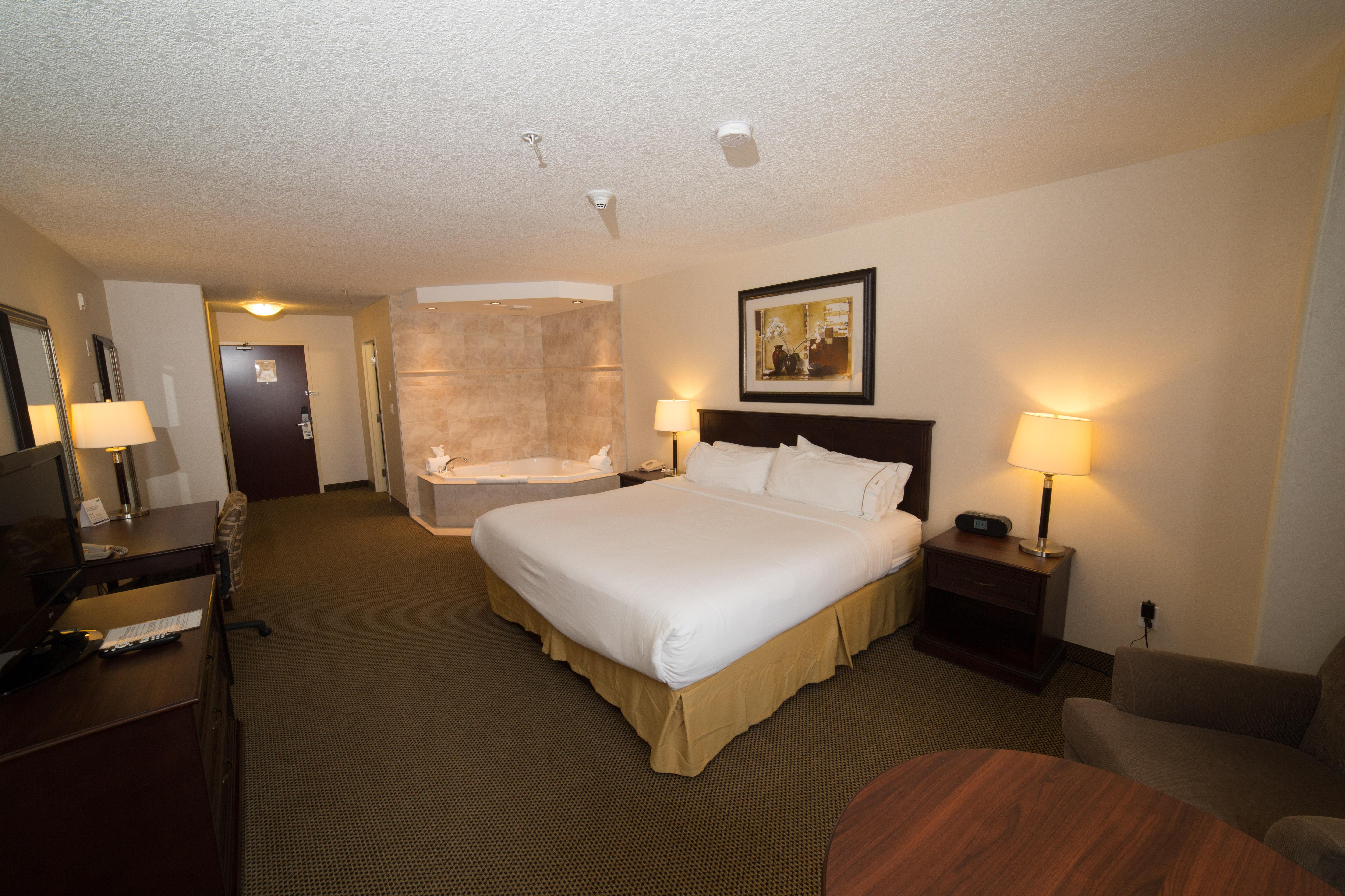 Holiday Inn Express & Suites Whitecourt By Ihg Exterior photo