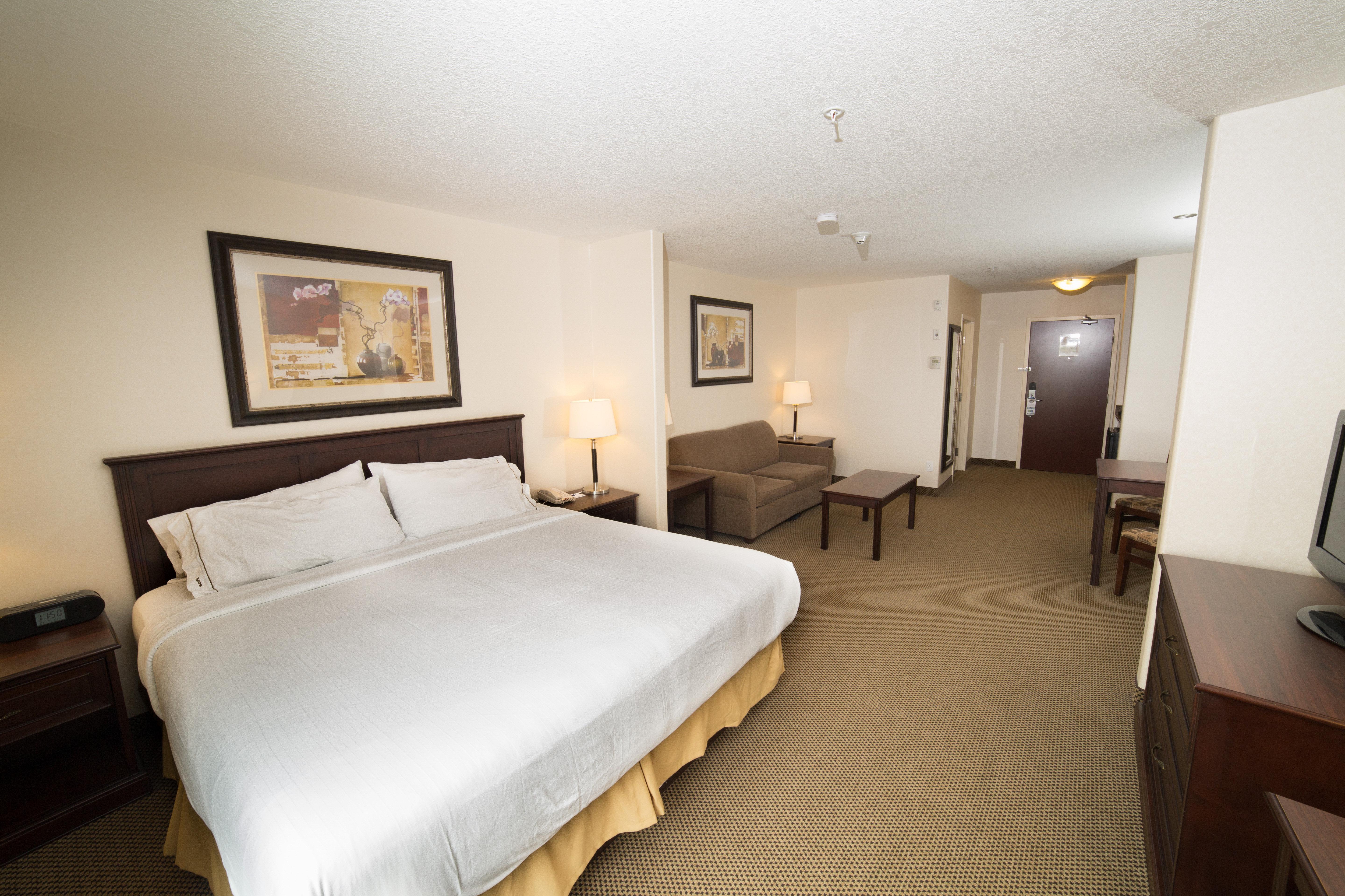 Holiday Inn Express & Suites Whitecourt By Ihg Exterior photo