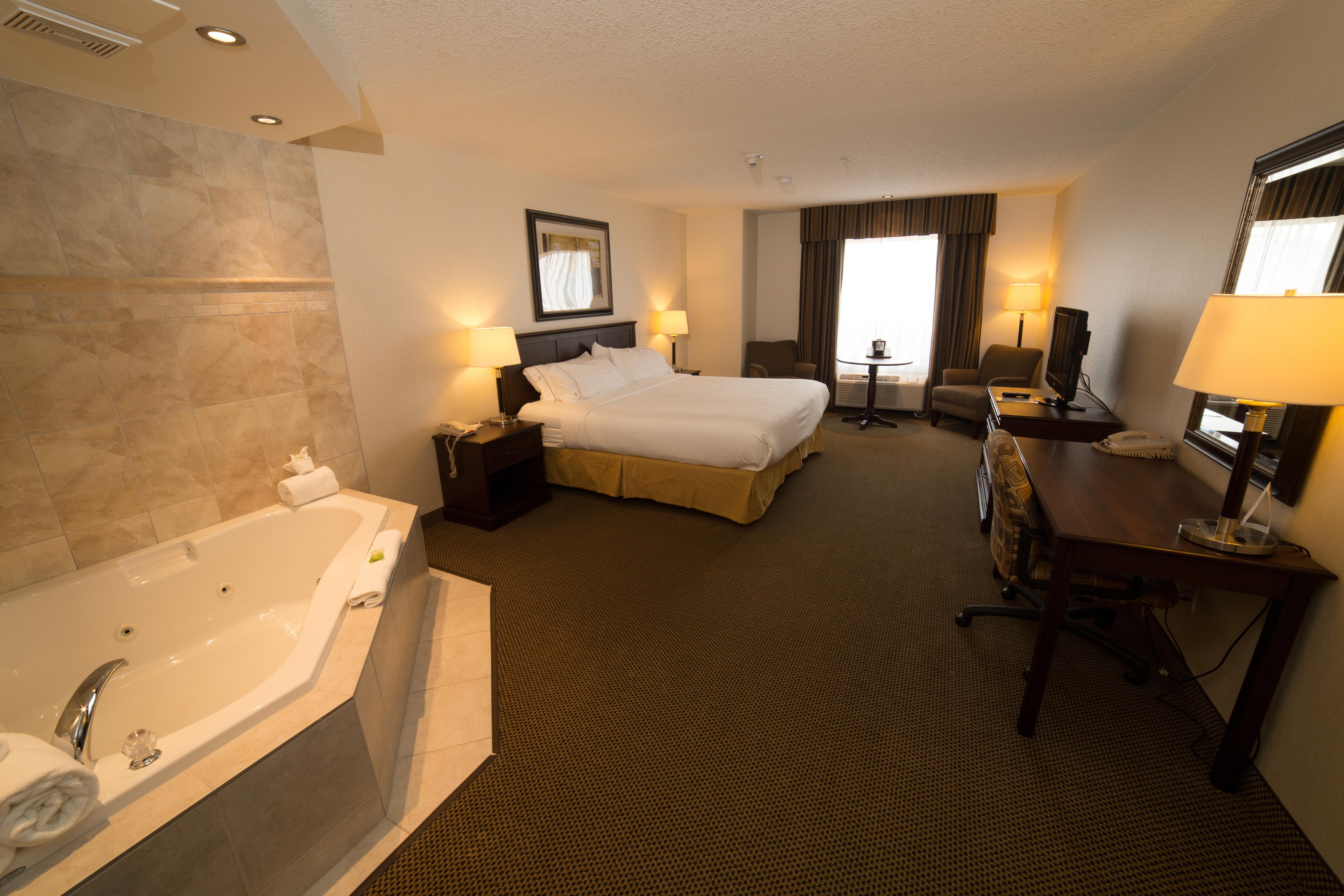 Holiday Inn Express & Suites Whitecourt By Ihg Exterior photo