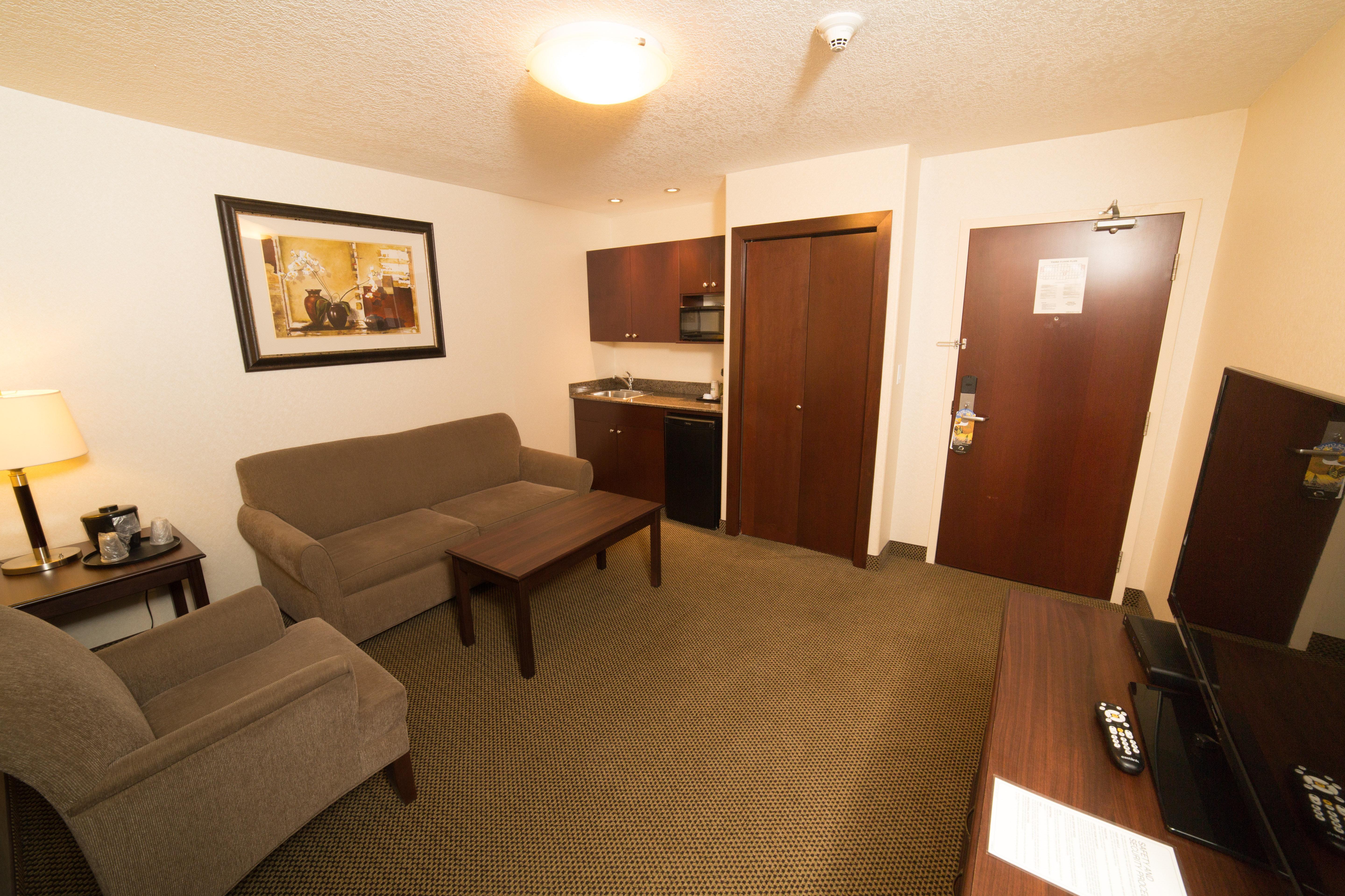 Holiday Inn Express & Suites Whitecourt By Ihg Exterior photo