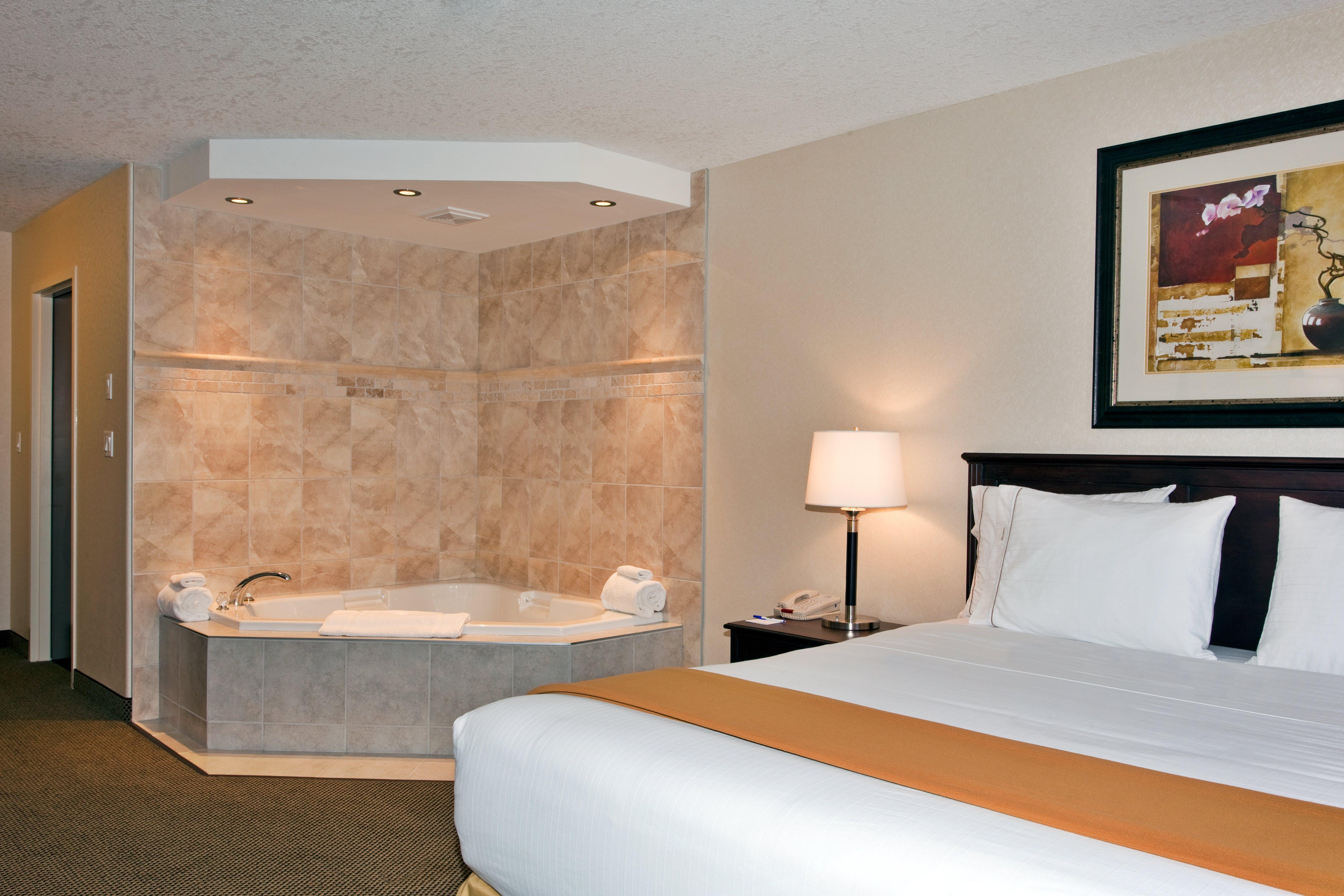 Holiday Inn Express & Suites Whitecourt By Ihg Exterior photo