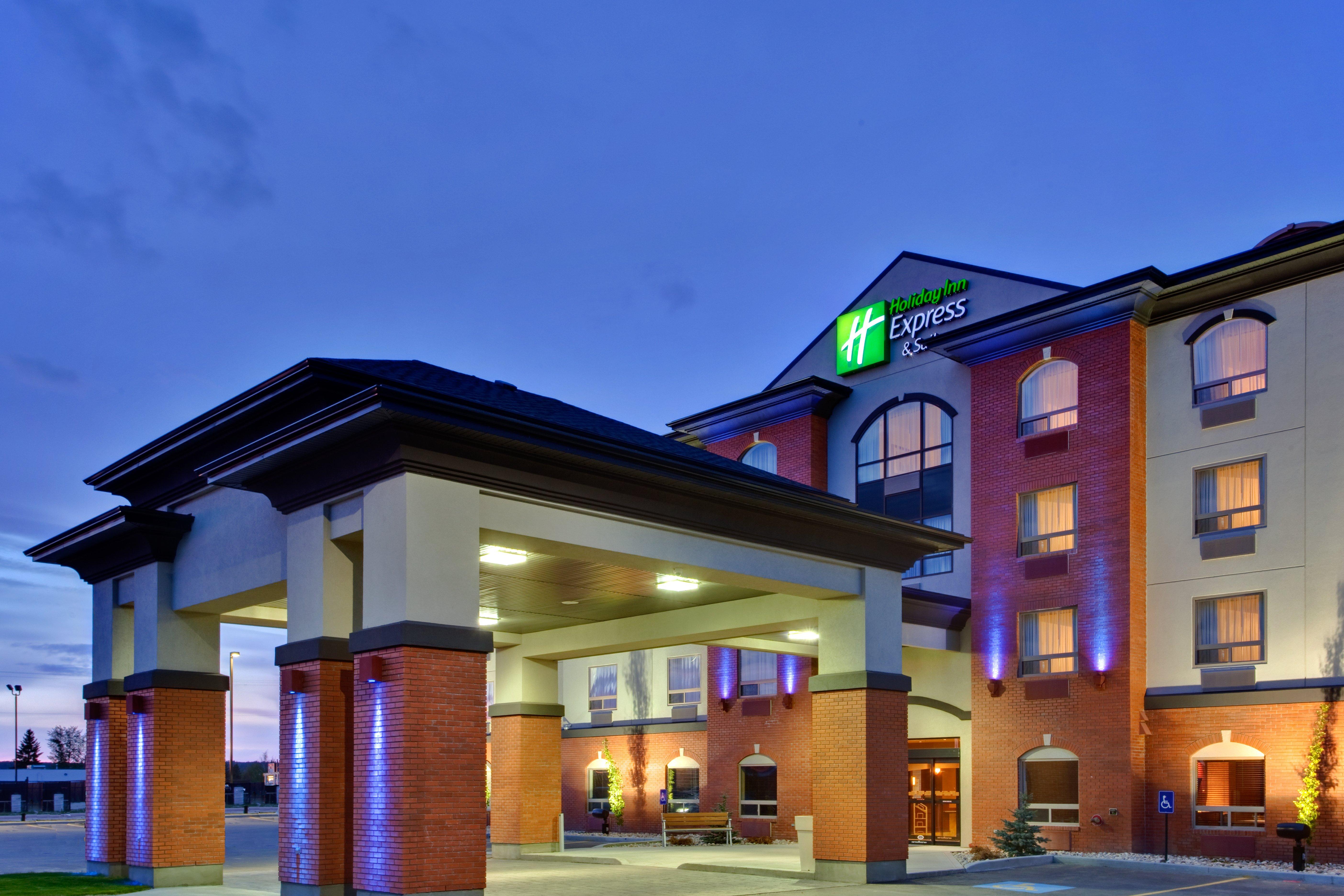 Holiday Inn Express & Suites Whitecourt By Ihg Exterior photo