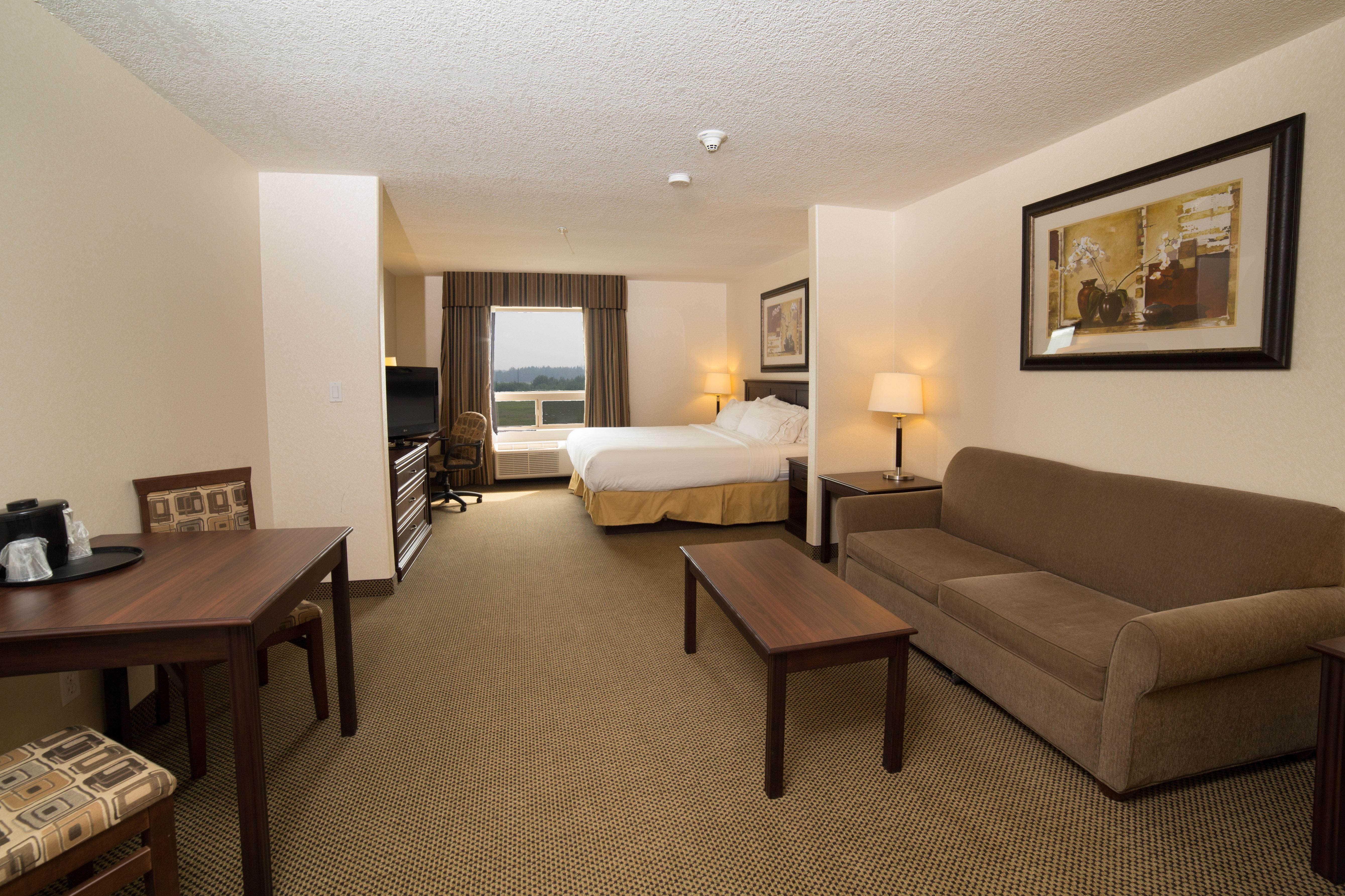 Holiday Inn Express & Suites Whitecourt By Ihg Exterior photo