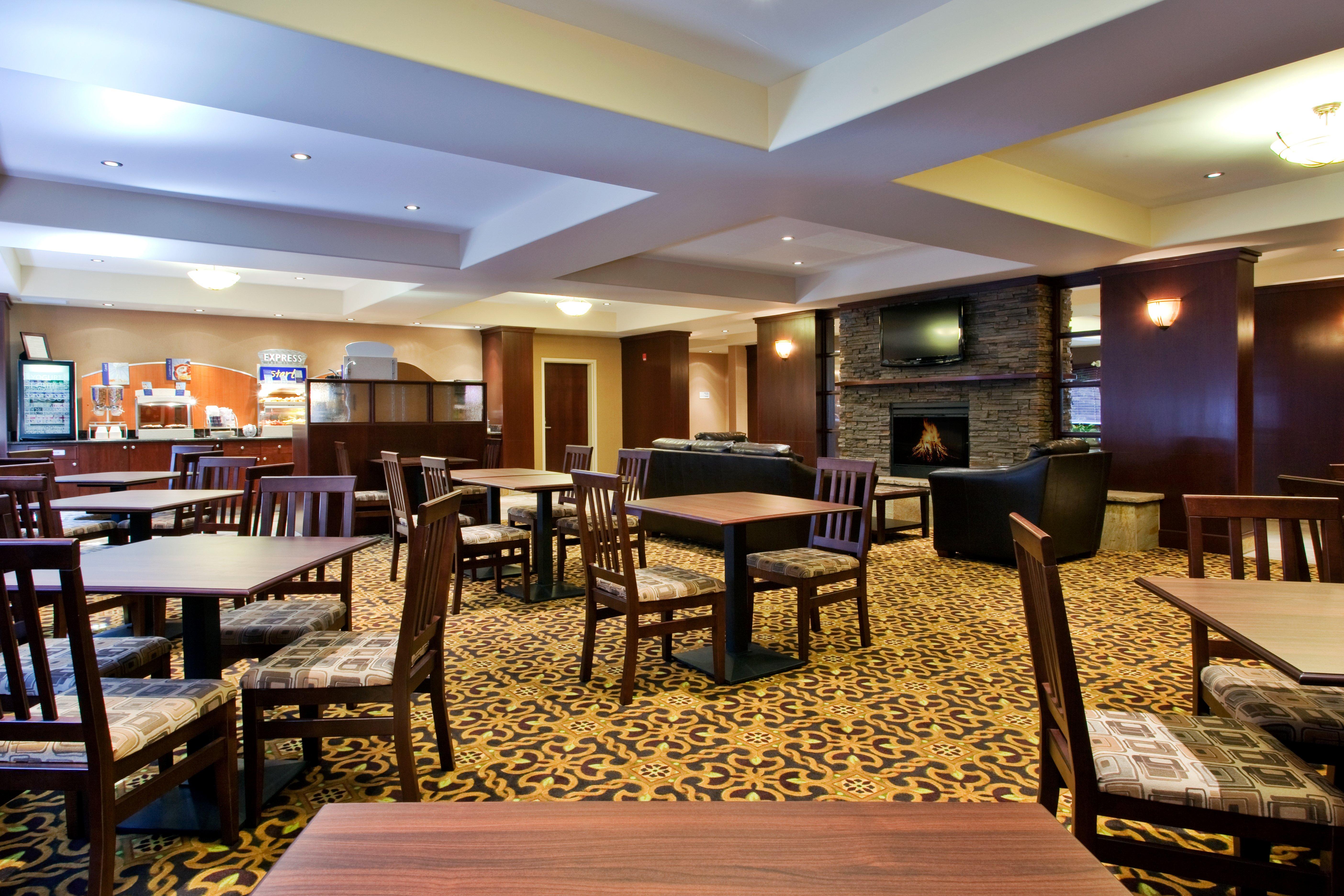 Holiday Inn Express & Suites Whitecourt By Ihg Exterior photo