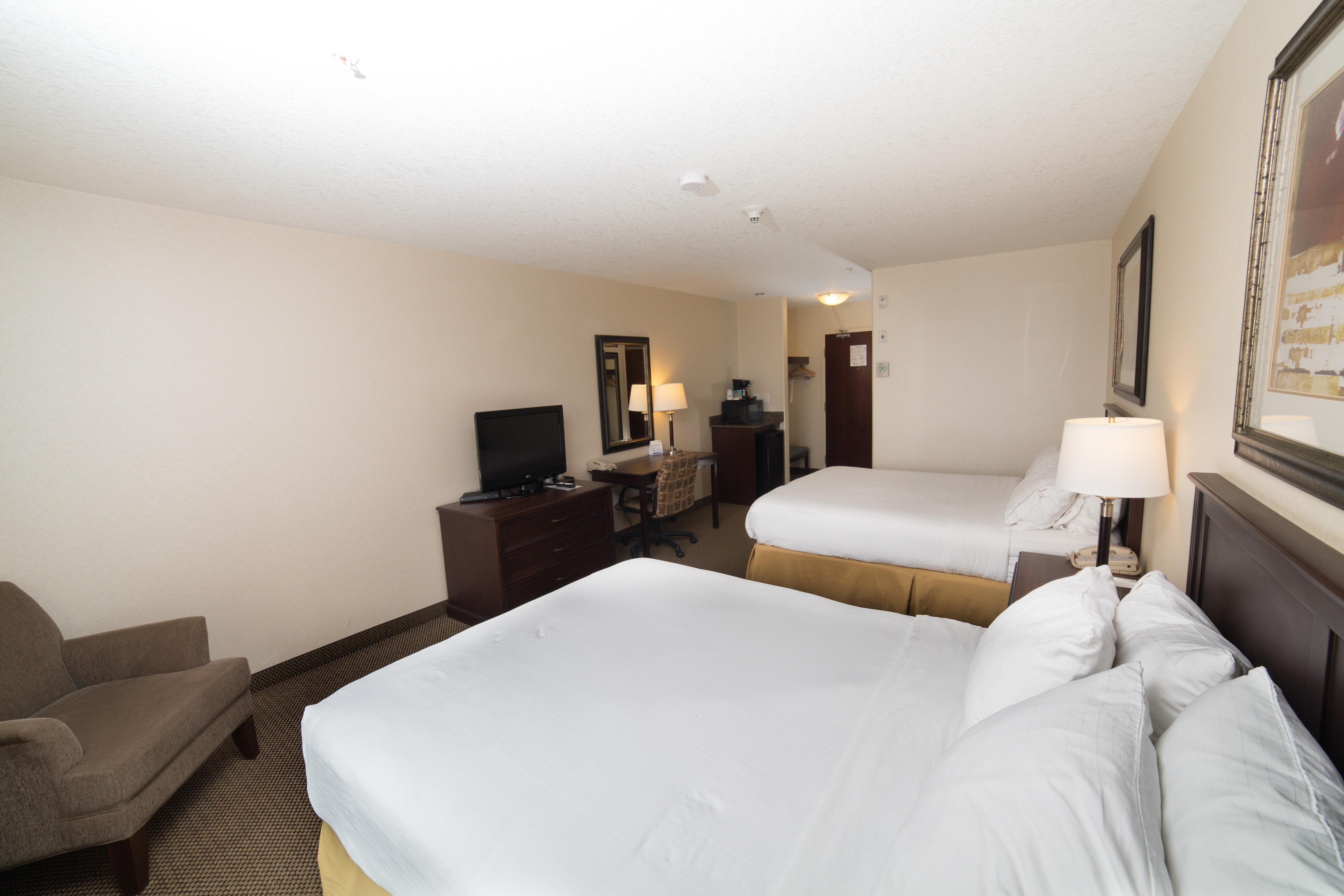 Holiday Inn Express & Suites Whitecourt By Ihg Exterior photo