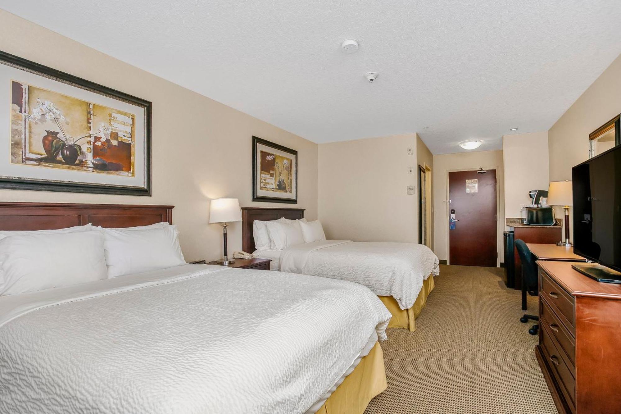 Holiday Inn Express & Suites Whitecourt By Ihg Exterior photo