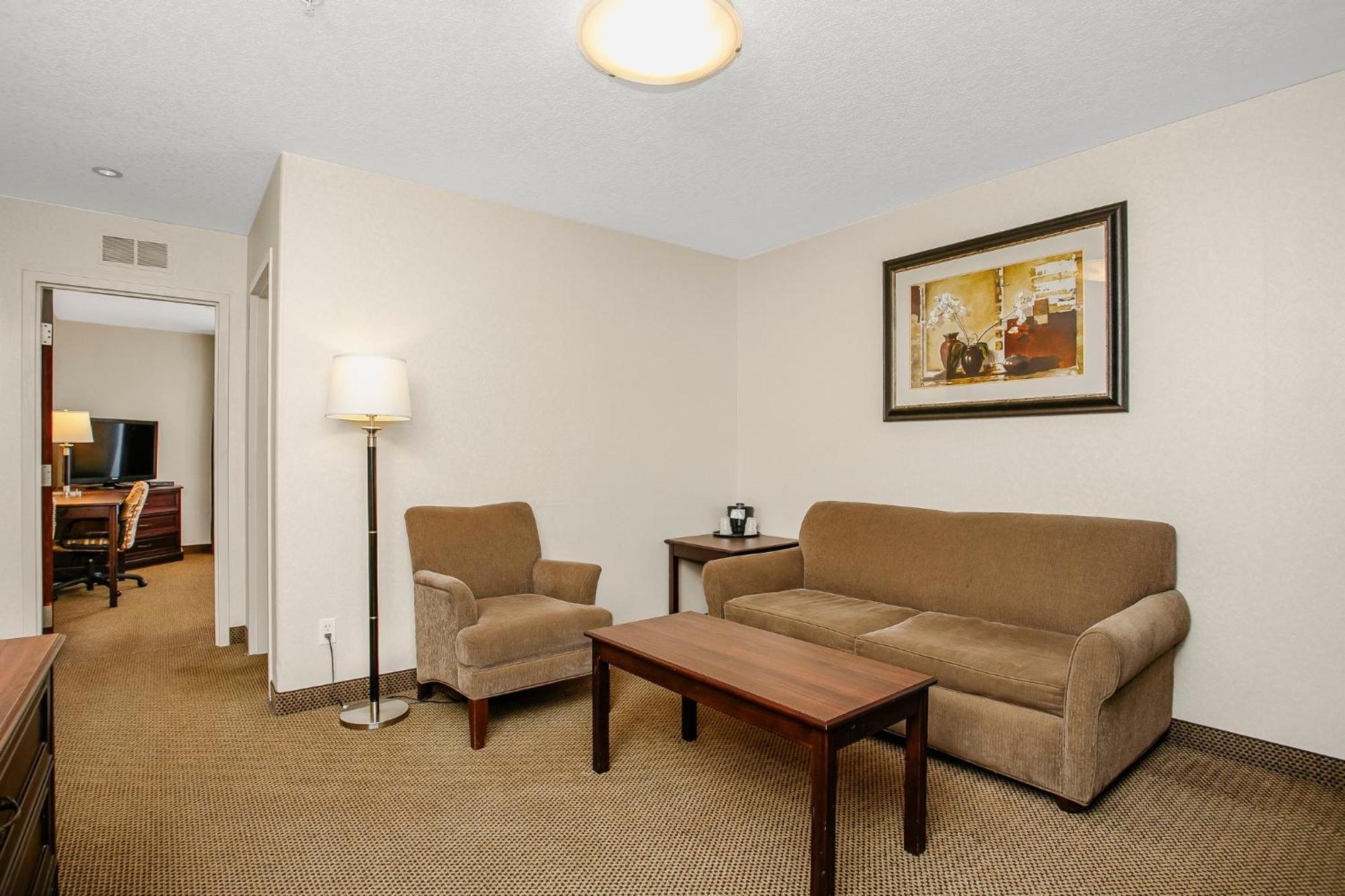 Holiday Inn Express & Suites Whitecourt By Ihg Exterior photo
