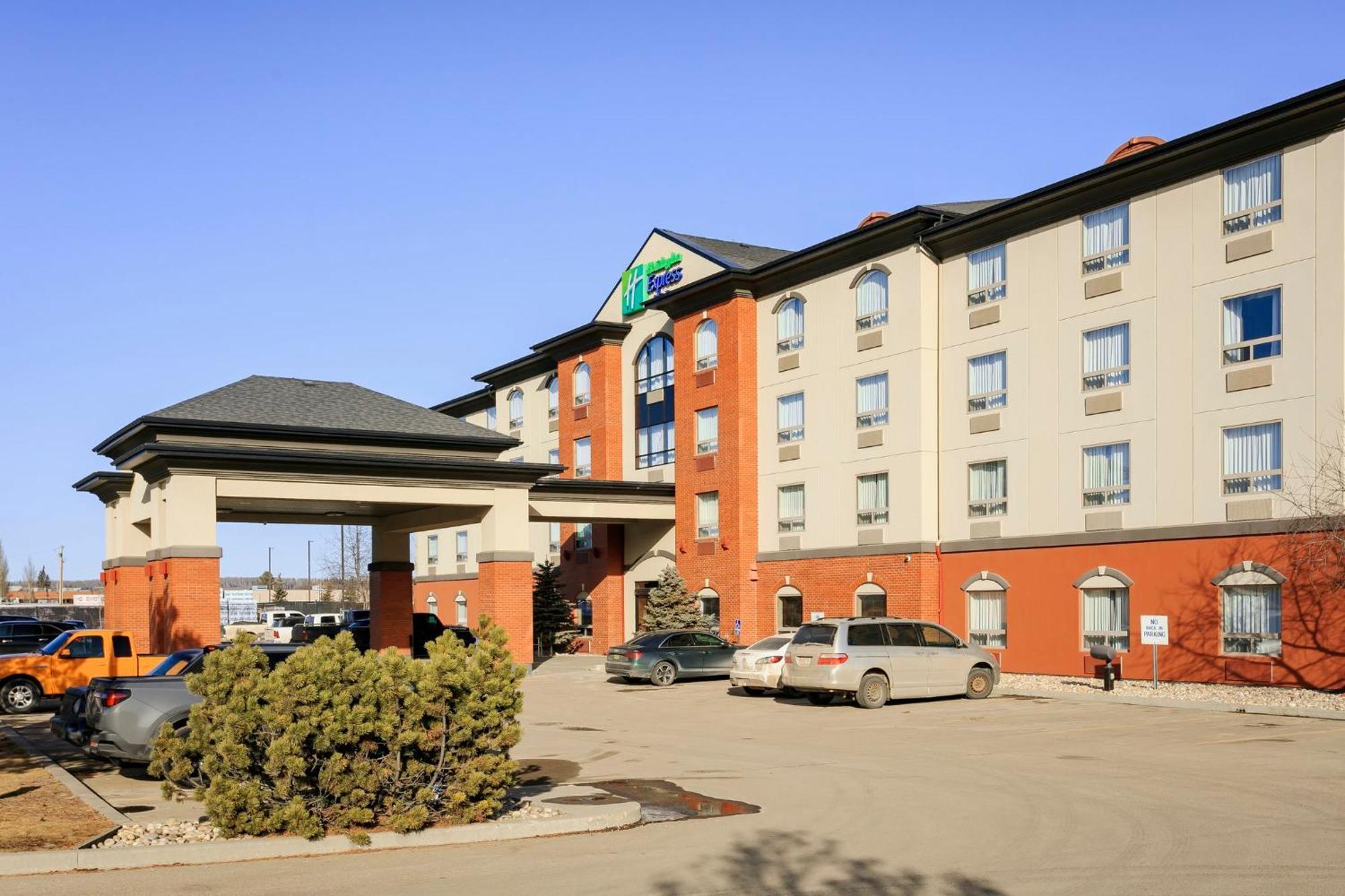 Holiday Inn Express & Suites Whitecourt By Ihg Exterior photo